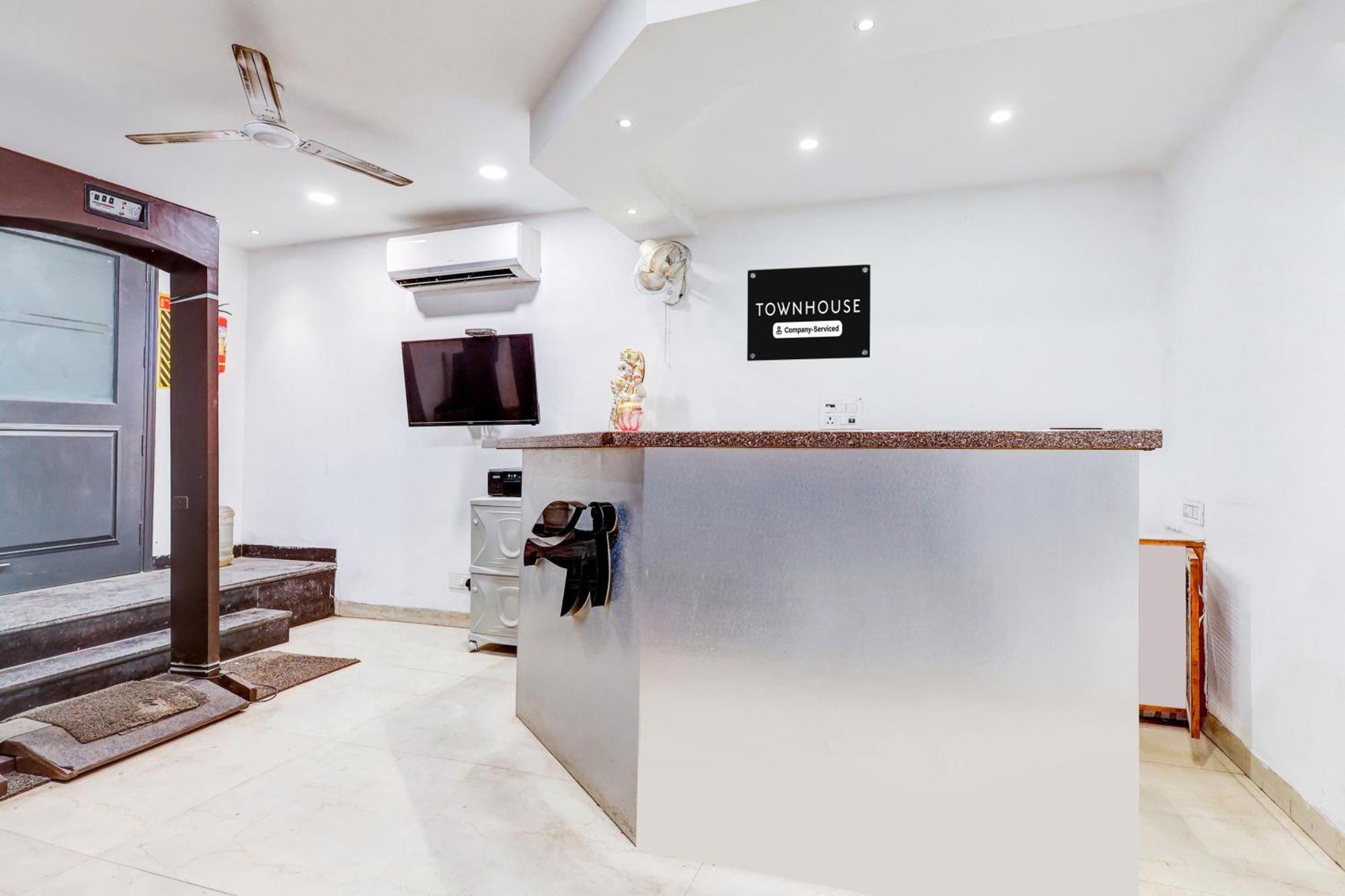 Super Collection O Shalimar Bagh Hotel Delhi  Exterior photo