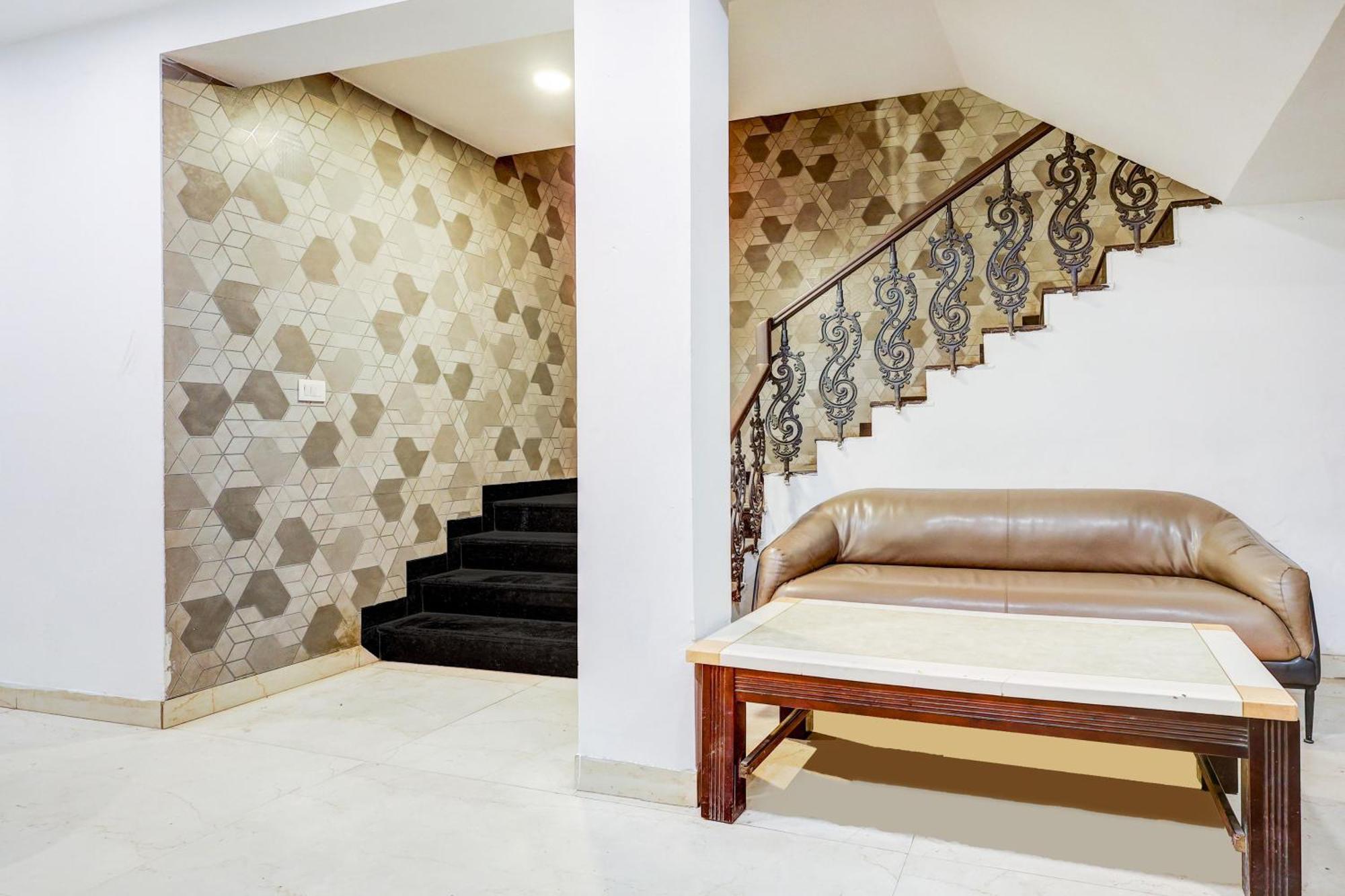 Super Collection O Shalimar Bagh Hotel Delhi  Exterior photo